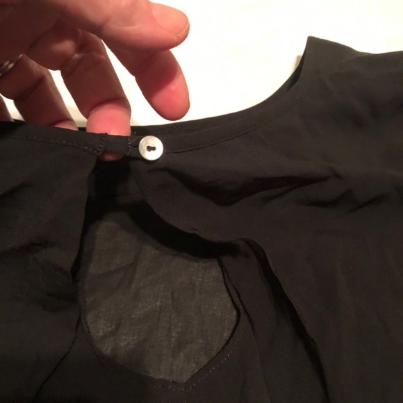 Gorgeous Black polyester Alfred Sung top, sheer like fabric, never worn - Picture 4 of 8